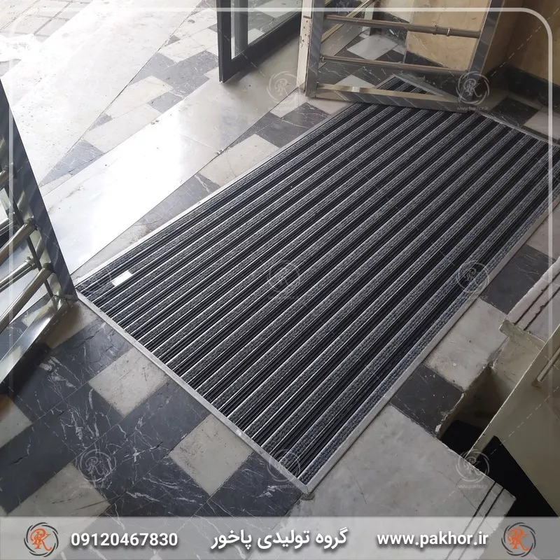 نمونه اجرا شده پادری آلومینیومی شیار دار موکت دو سانتی کد M5
